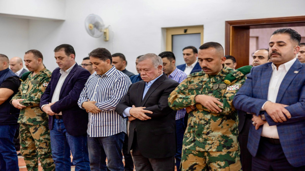 جلالةُ الملك عبدالله الثاني يؤدي صلاة عيد الفطر السعيد في مسجد الحرسِ الملكيِّ في العقبة