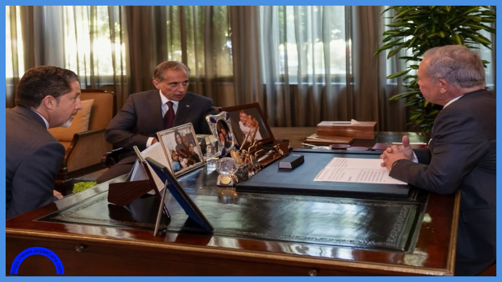 الديوان الملكي ينشر صورة للملك خلال اجتماعه مع رئيس الوزراء