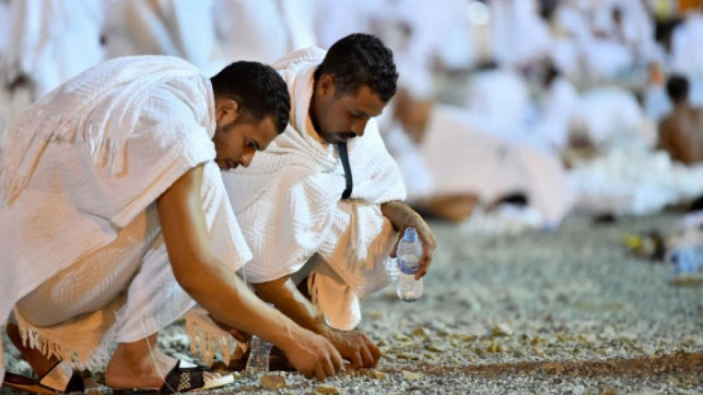 حجاج بيت الله الحرام ينفرون من عرفات إلى مزدلفة