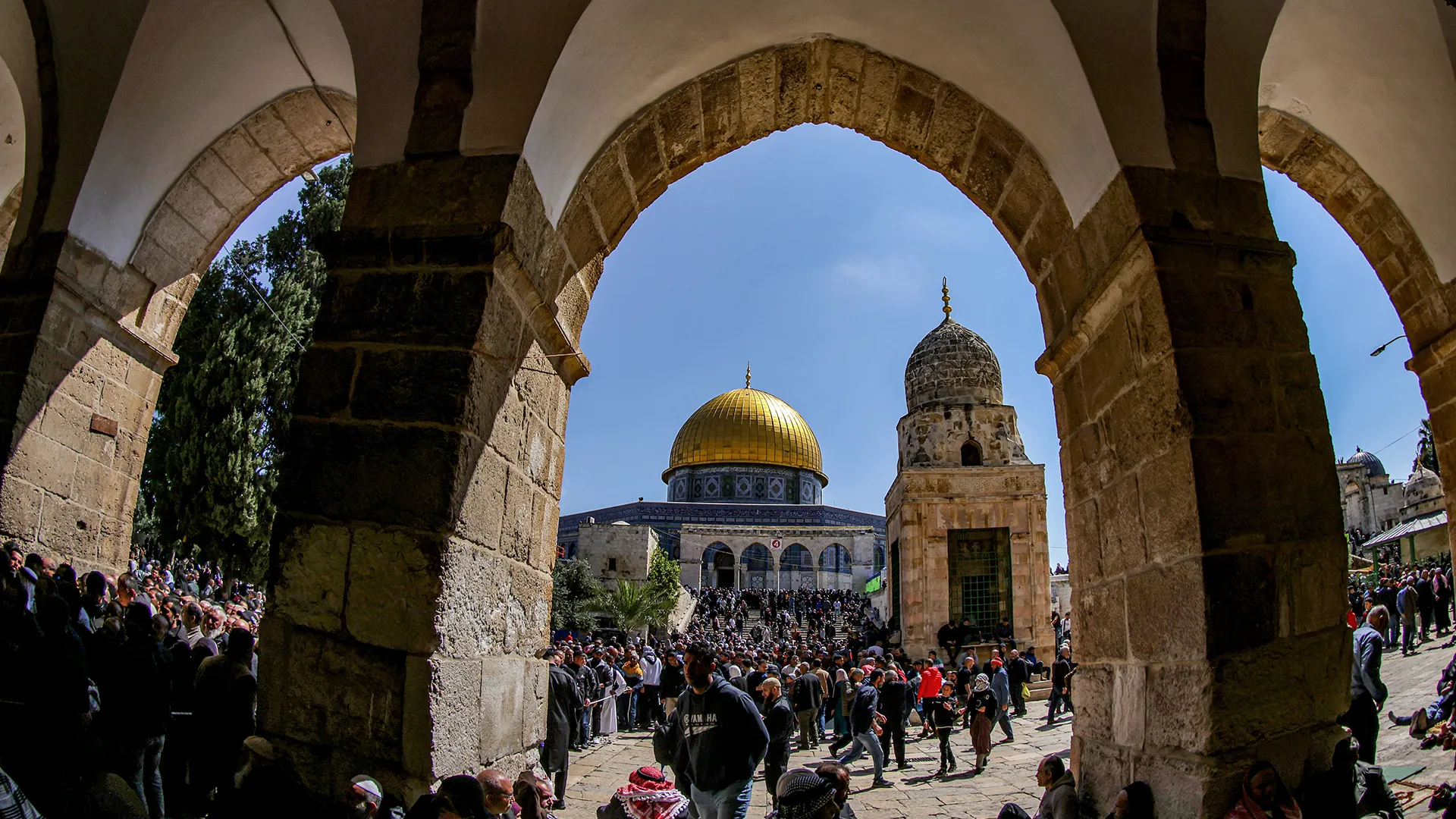 أحدثها قبة موسى ..  إسرائيل تفرغ معالم المسجد الأقصى بذرائع أمنية  