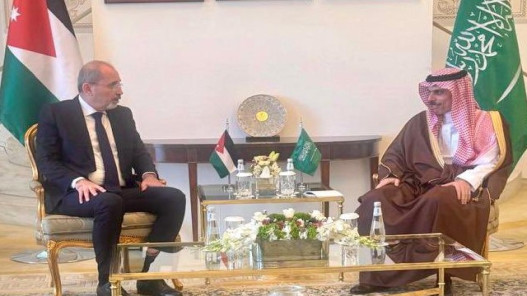 وزير الخارجية يلتقي نظيره السعودي في الرياض