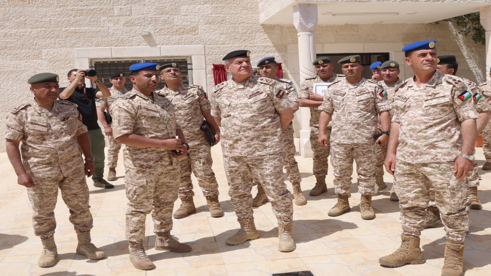 الحنيطي يزور المنطقة العسكرية الشمالية 