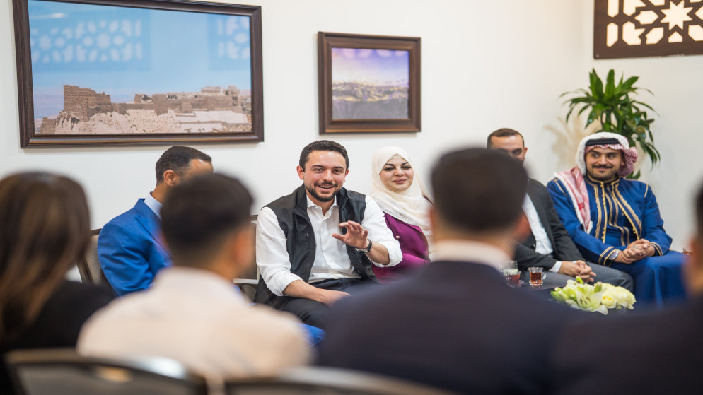 ولي العهد يؤكد أهمية تمكين الشباب وتطوير التعليم الأكاديمي والمهني