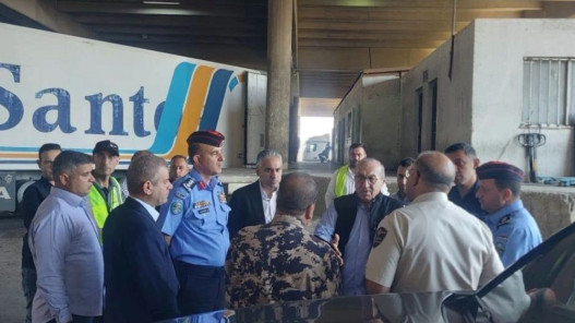 أبو السمن يوجه بتسريع إنجاز الأعمال المتبقية في مركز حدود جابر