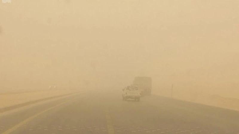 تحذير من عواصف غبارية على طريق الشيدية المدورة