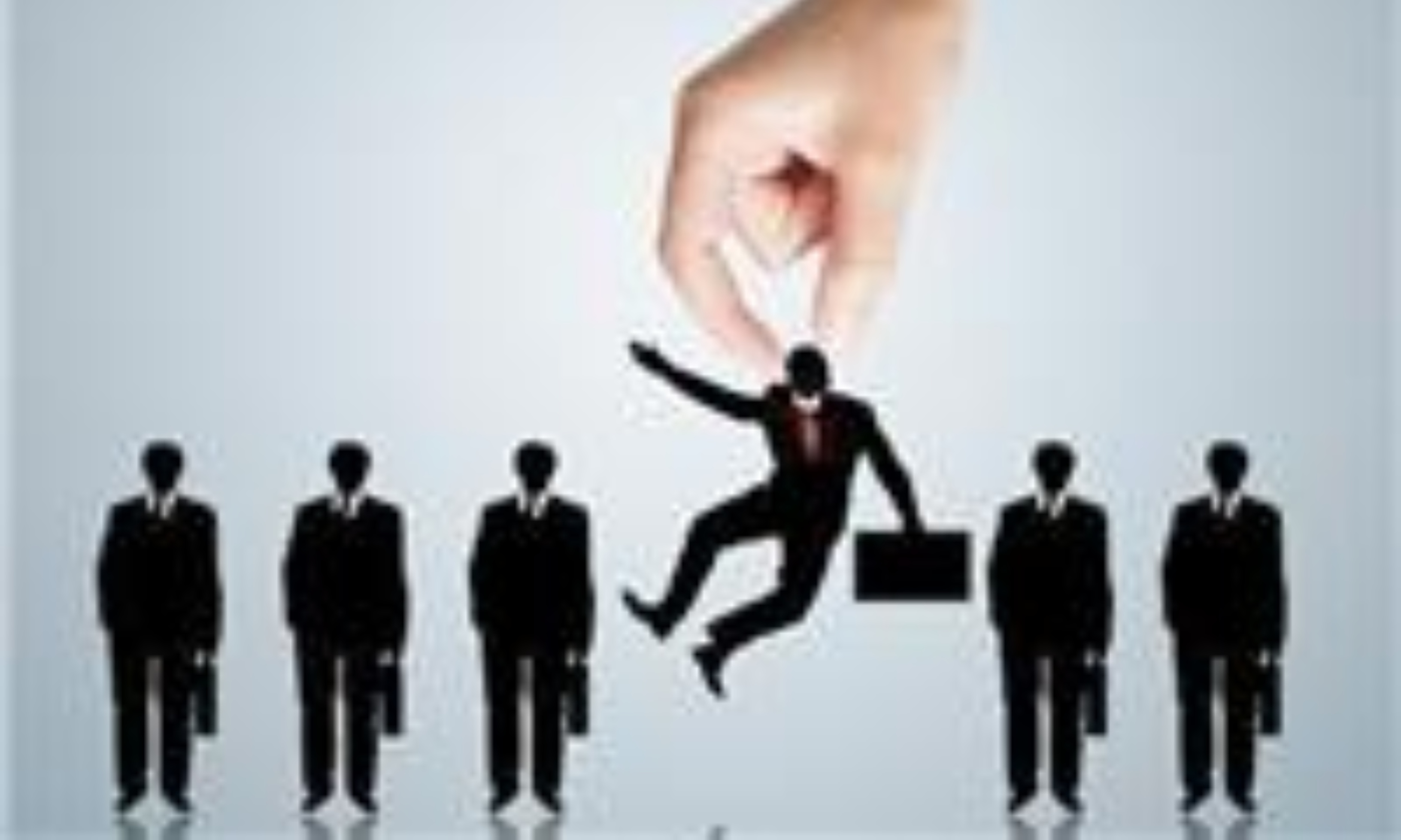 وزير العمل يؤكد محاربة الواسطة وضبط الرشوة  