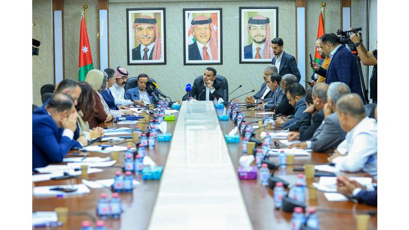 الحكومة تنفي بيع القمح والشعير المستورد على أنه محلي