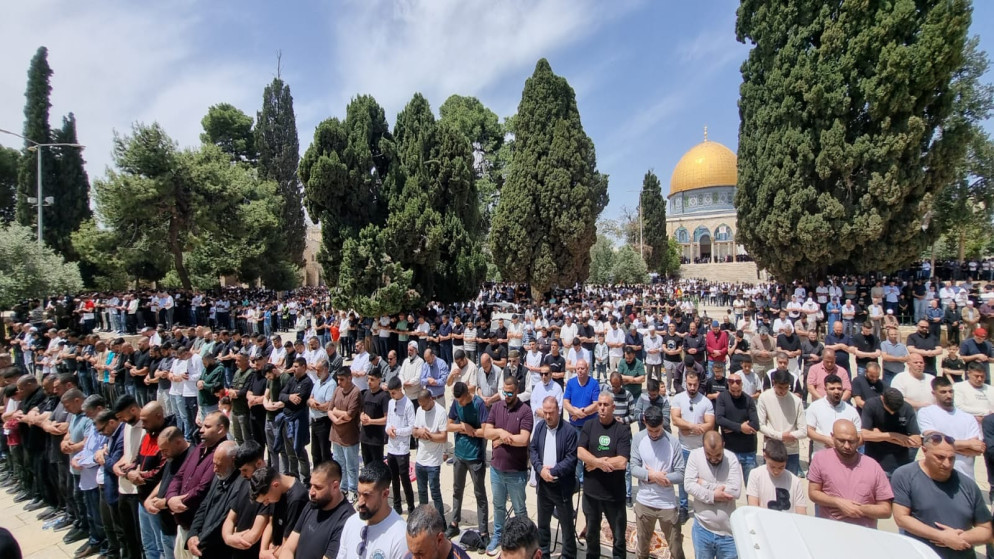 65 ألفا يؤدون صلاة الجمعة بالأقصى