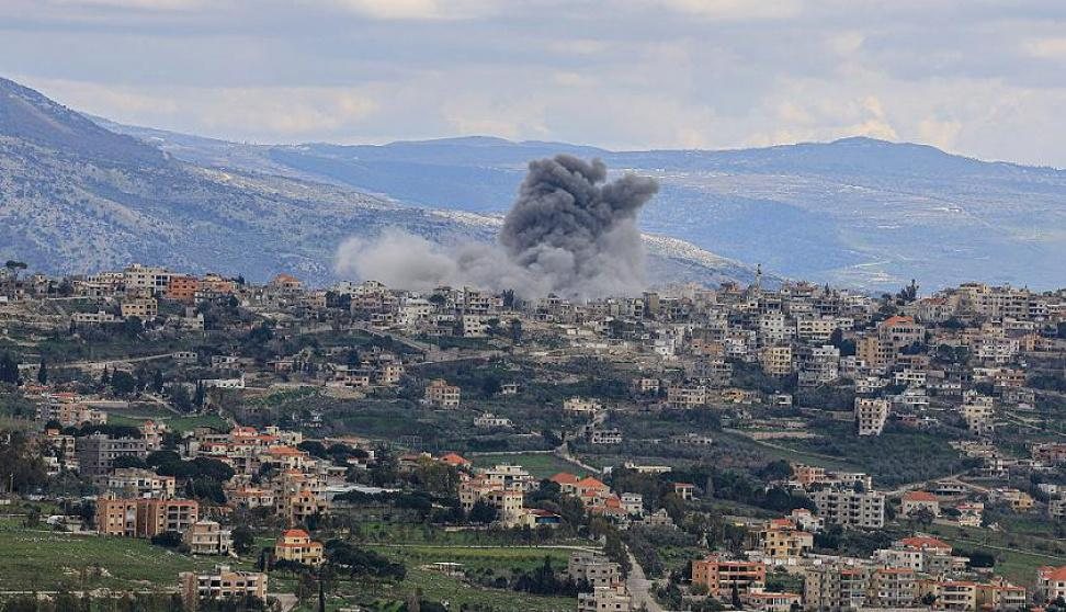 11 شهيدا و5 إصابات بغارات إسرائيلية مكثفة على جنوب لبنان