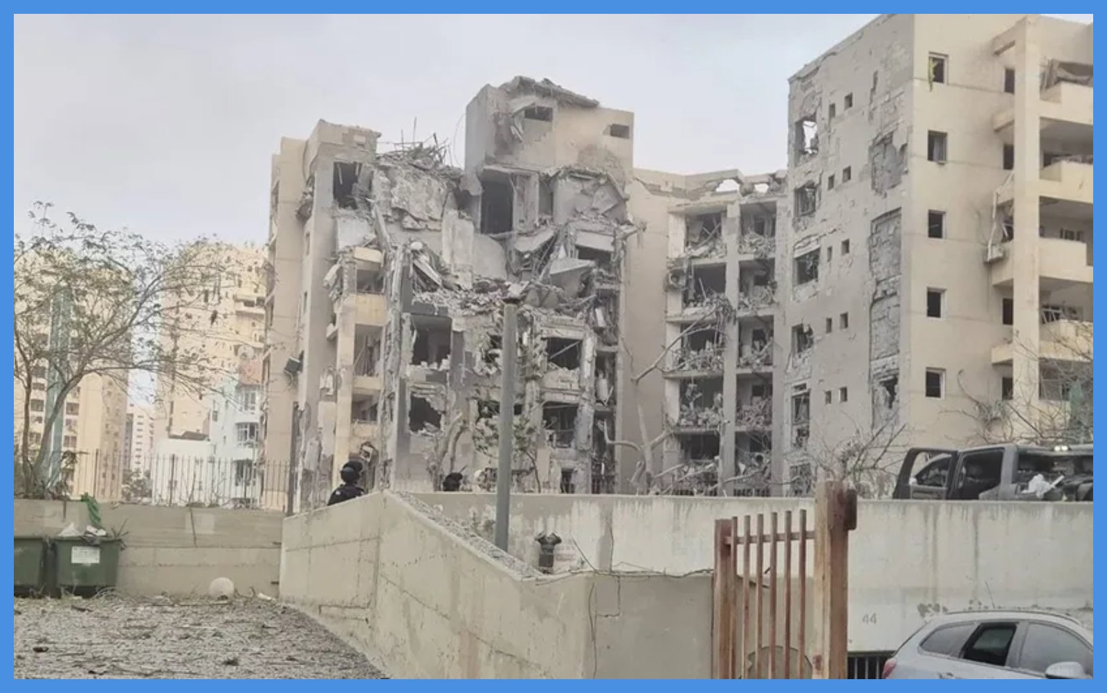 آثار سقوط صاروخ إيراني على بئر السبع