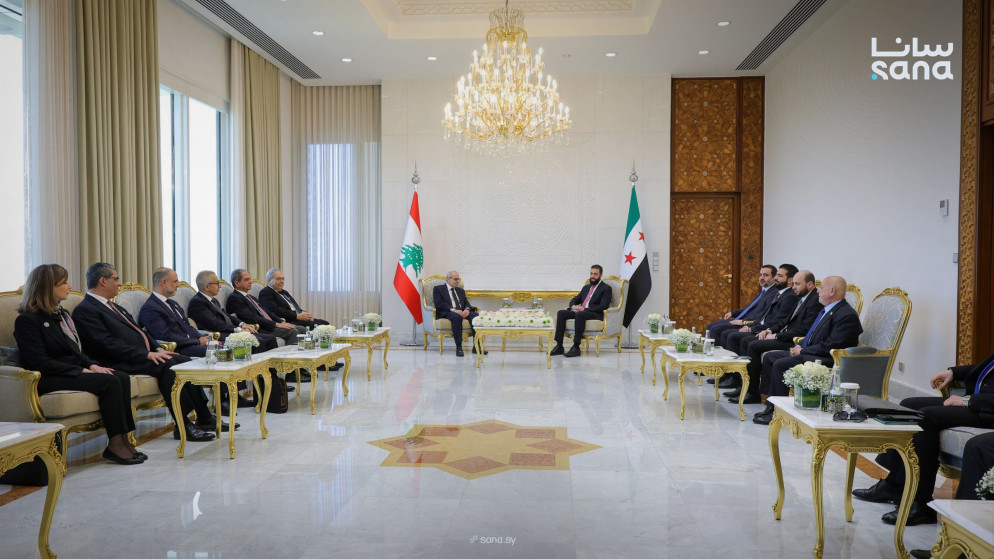 الشرع يناقش ملف الأمن مع رئيس الوزراء اللبناني في دمشق