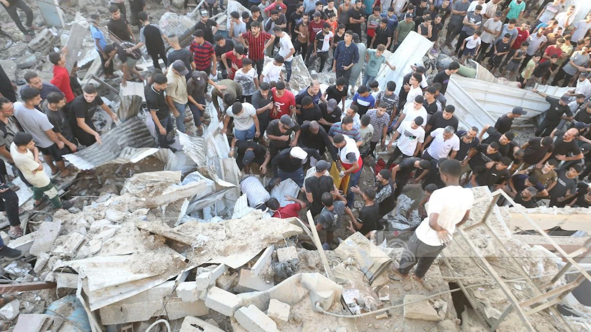 3 شهداء في قصف الاحتلال محيط مدرسة تؤوي نازحين في مخيم جباليا