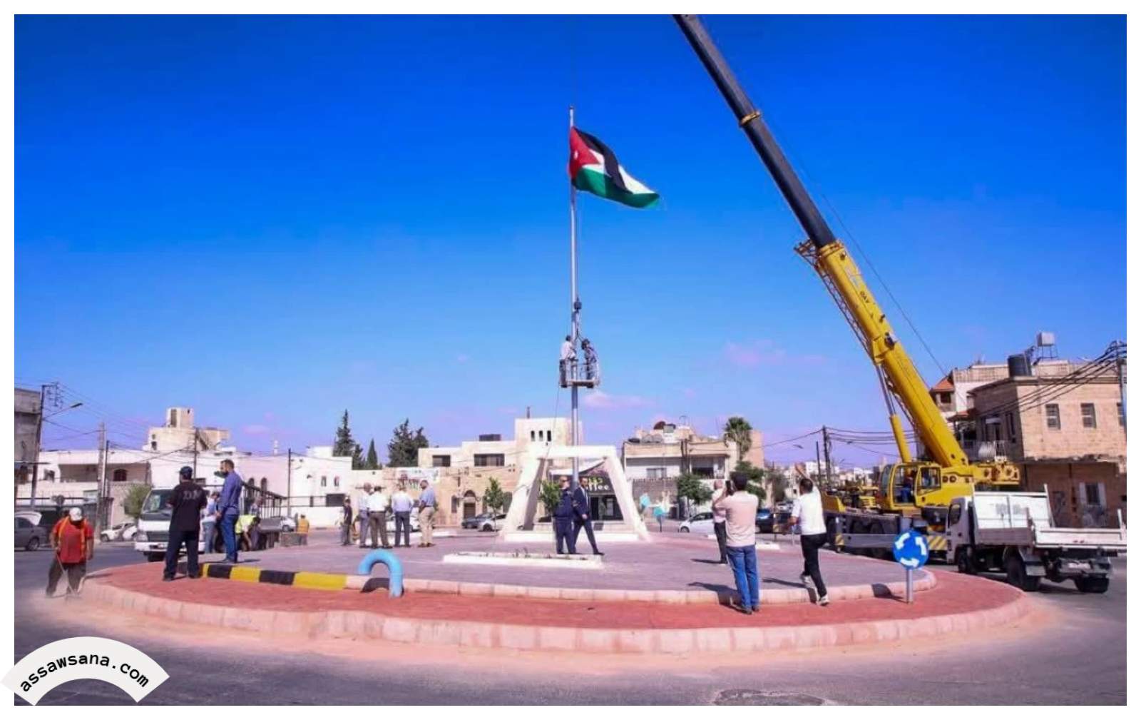 بلدية إربد تنهي تركيب سارية علم في ميدان البارحة