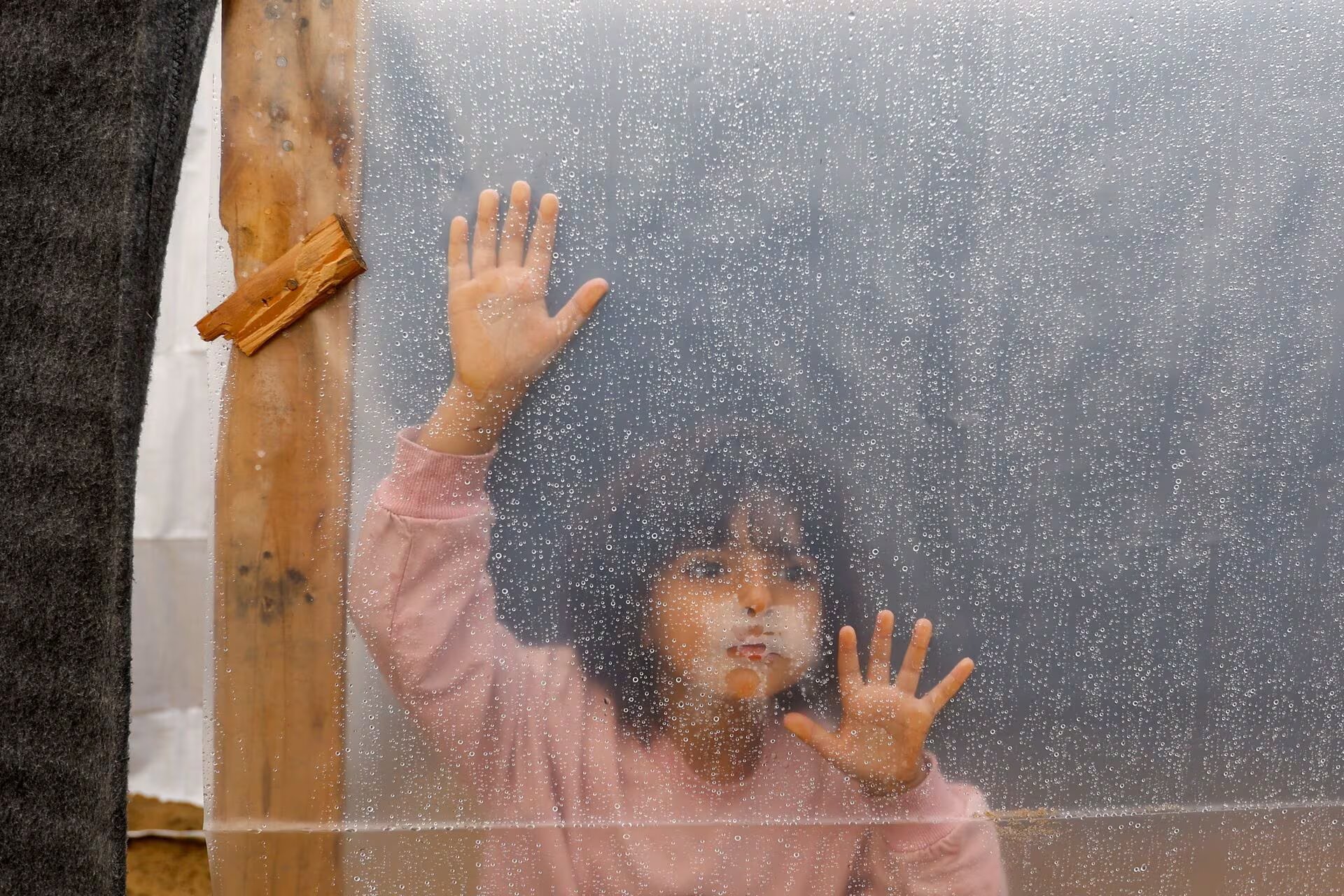 طفلة فلسطينية في مخيمات النزوح جنوب قطاع غزة