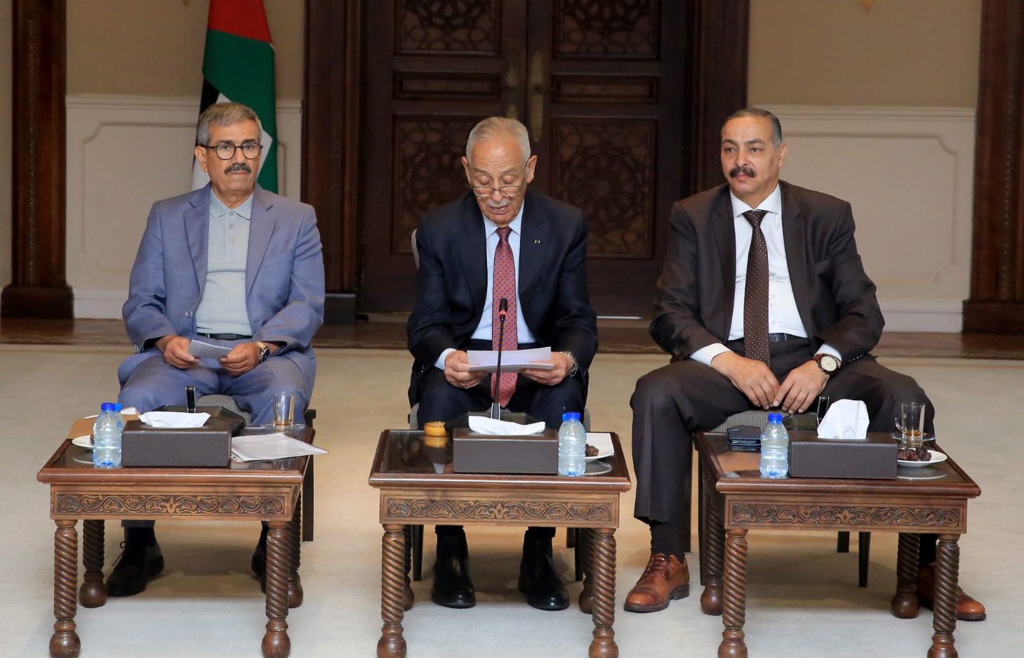 العيسوي يلتقي فعاليات شعبية وطلبة جامعيين  ..  صور