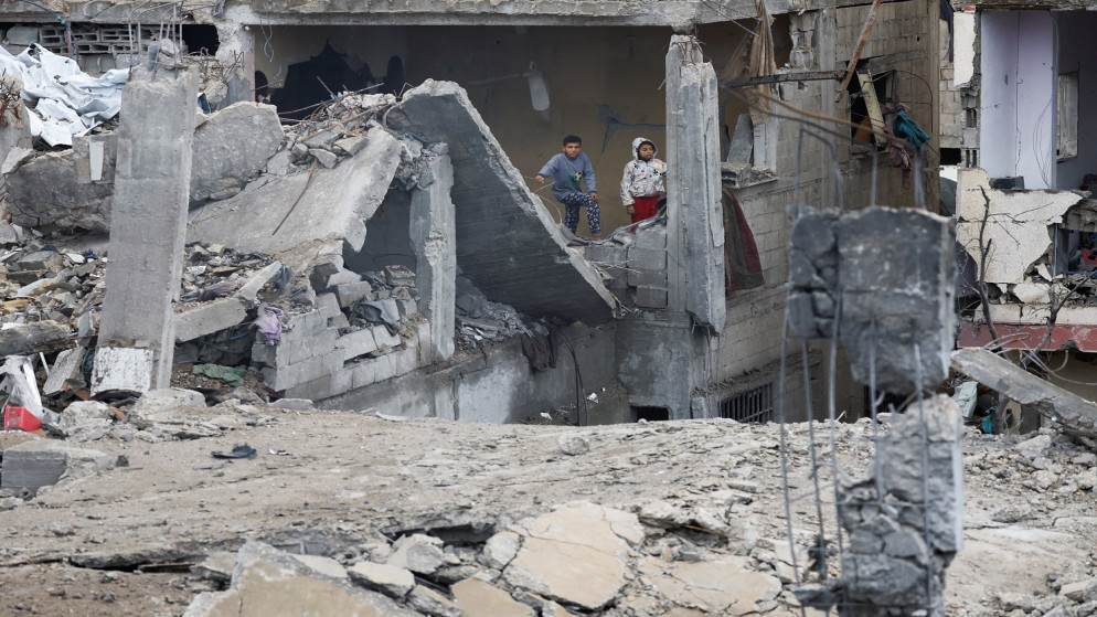 الاحتلال يواصل خروقاته بغارات وقصف مدفعي على قطاع غزة