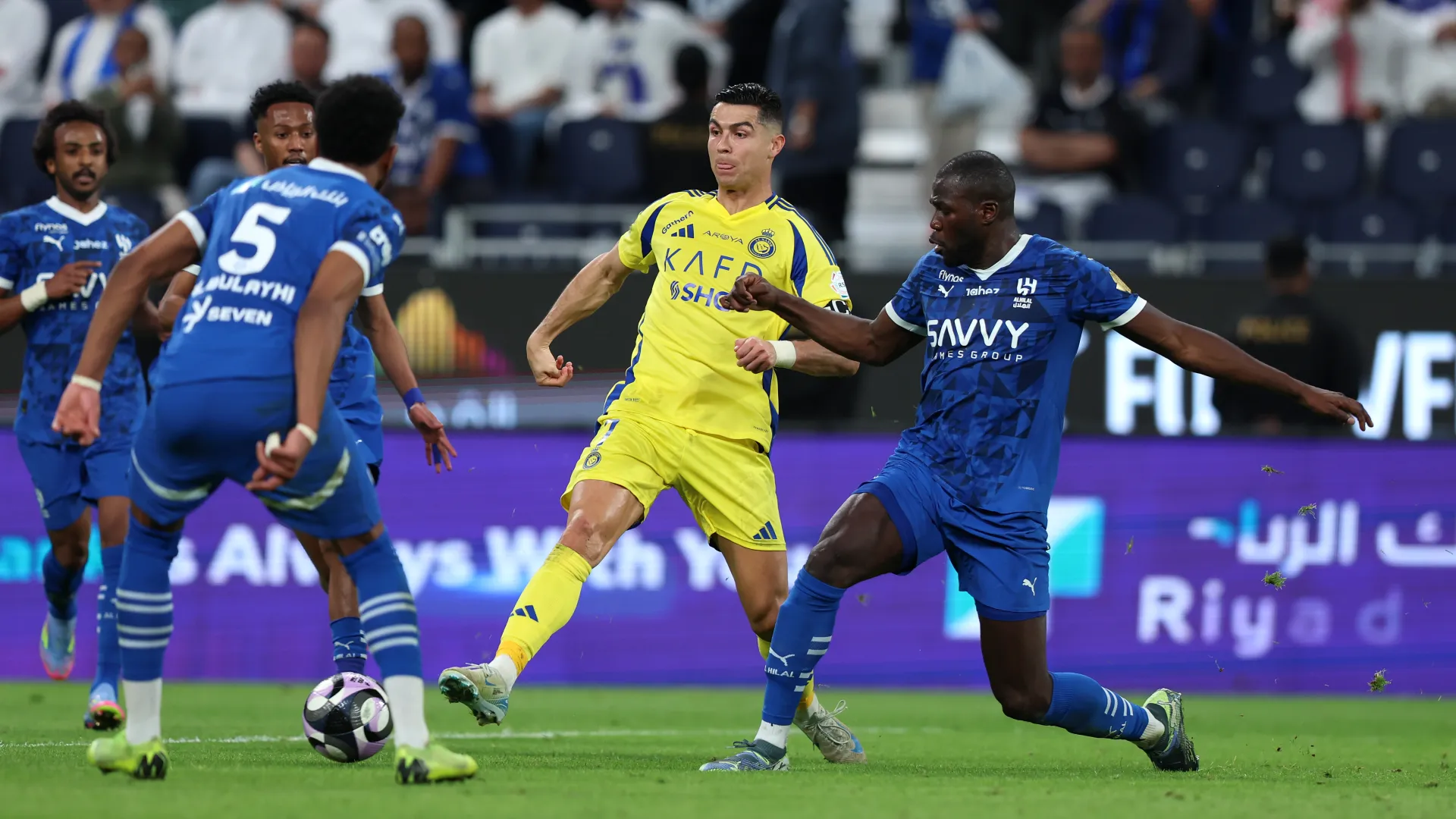 الهلال يؤجل تتويج النصر بلقب الدوري السعودي إلى الجولة الختامية