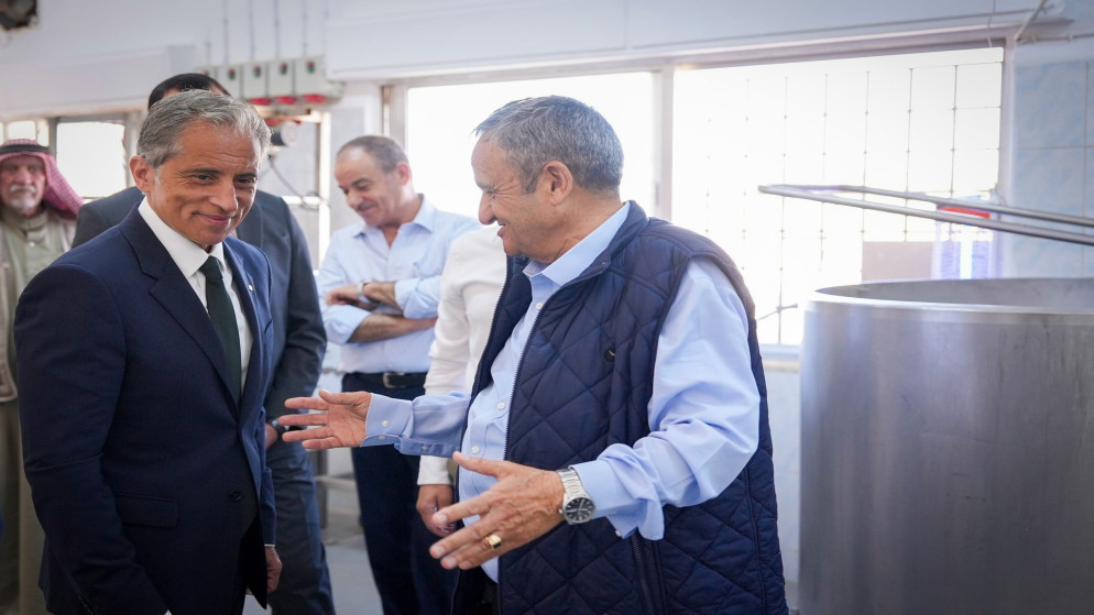 حسّان يزور مصنع ألبان أدر بالكرك