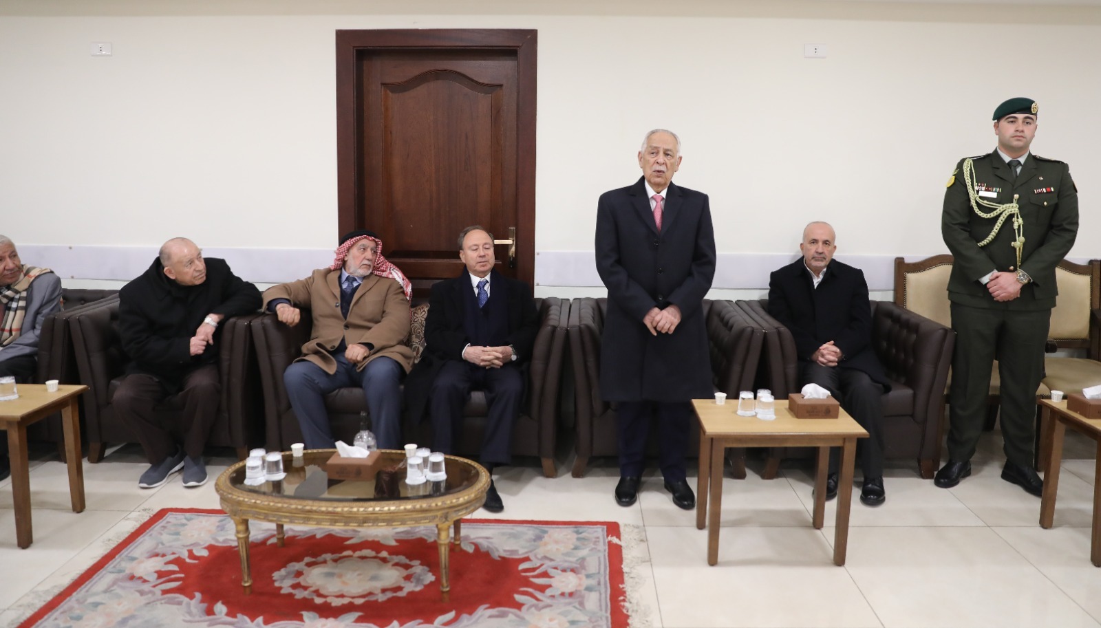 مندوبا عن الملك وولي العهد  ..  العيسوي يعزي آل صالح