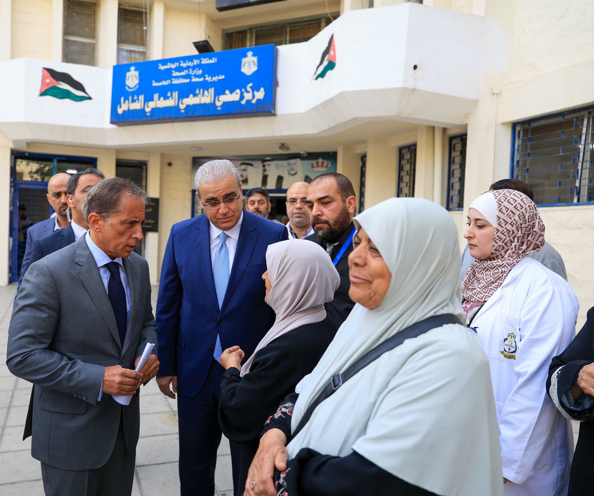 رئيس الوزراء يتفقد مرافق صحية وتعليمية ومهنية في ماركا ويوجه بتحديث خدماتها