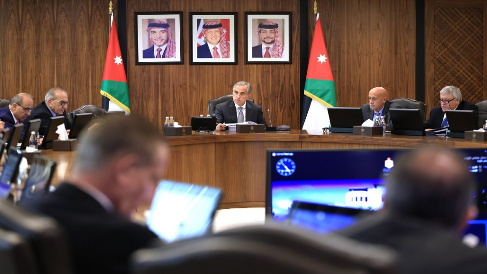 تعويض المواطنين المتضررين من سقوط الشظايا والمسيّرات