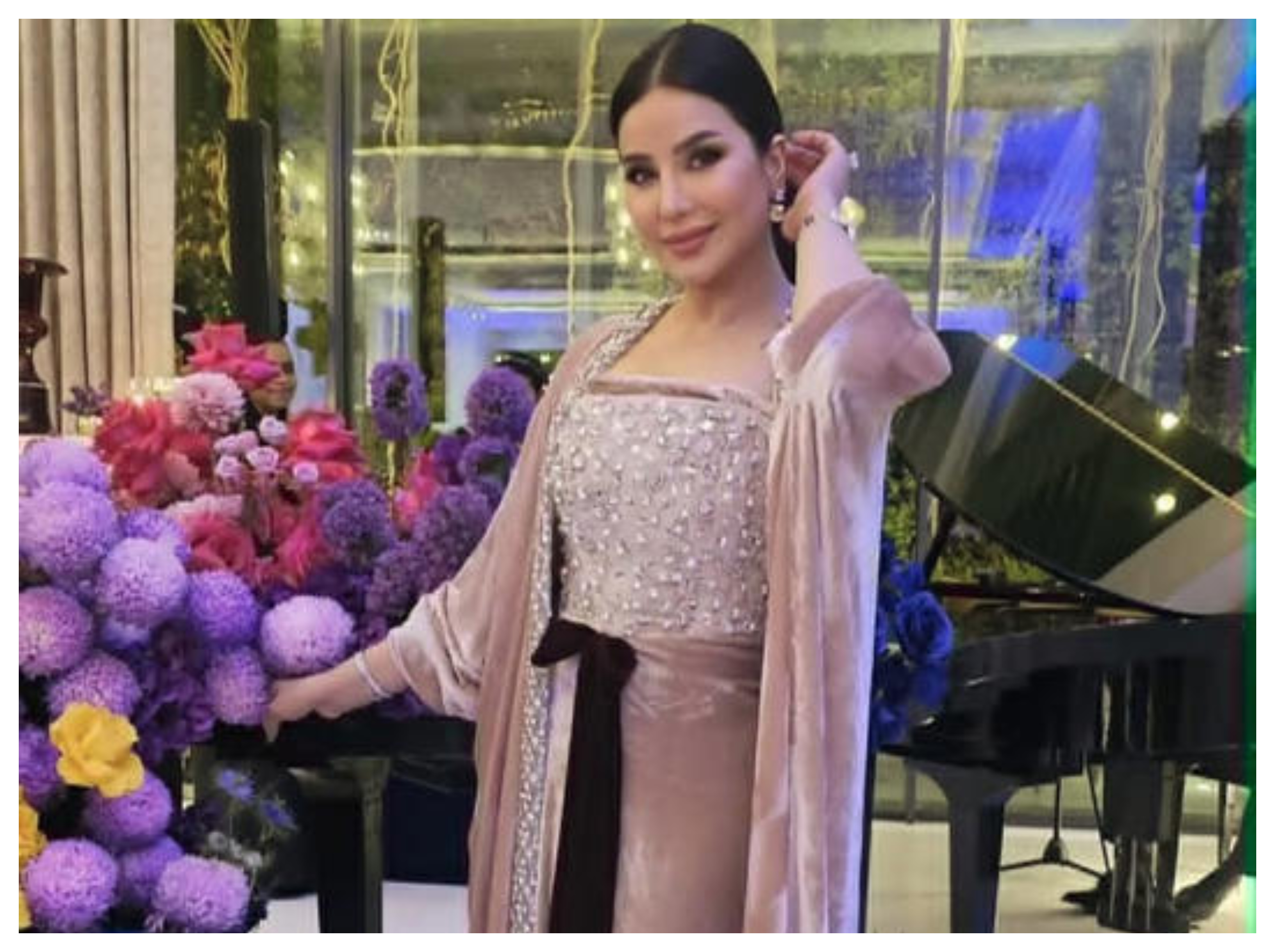 لجين عمران تتألق بإطلالة مخملية ملكية في حفل زفاف