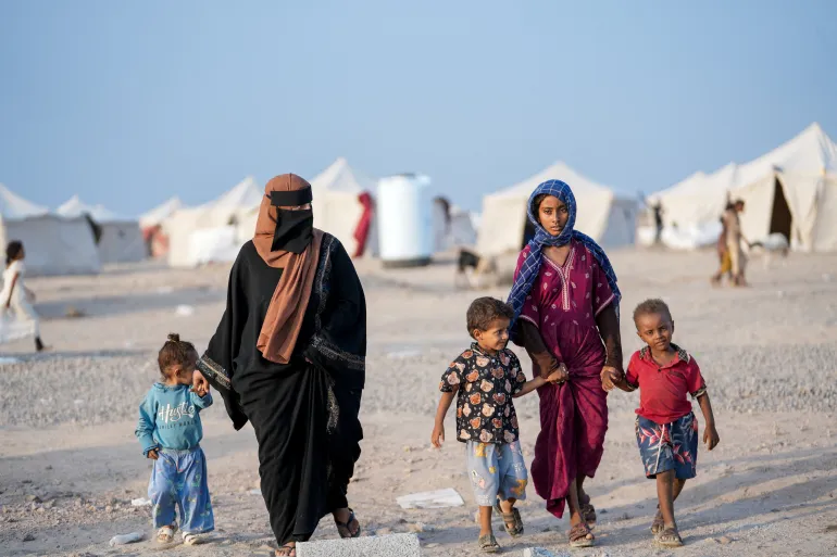 تفاقم أزمة النزوح لـ 198 ألف شخص ..  كواليس التصعيد العسكري الواسع باليمن