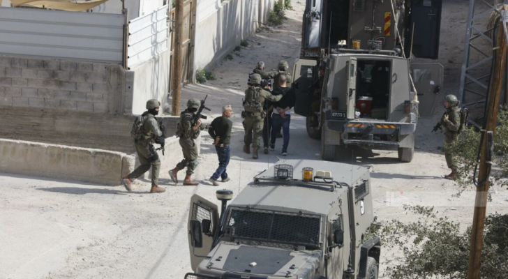 اعتقالات واسعة لفلسطينيين في الضفة والقدس