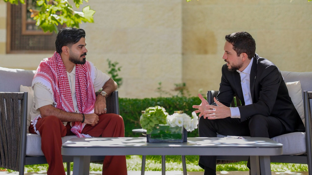 ولي العهد يلتقي الرحالة الشهير جو حطاب