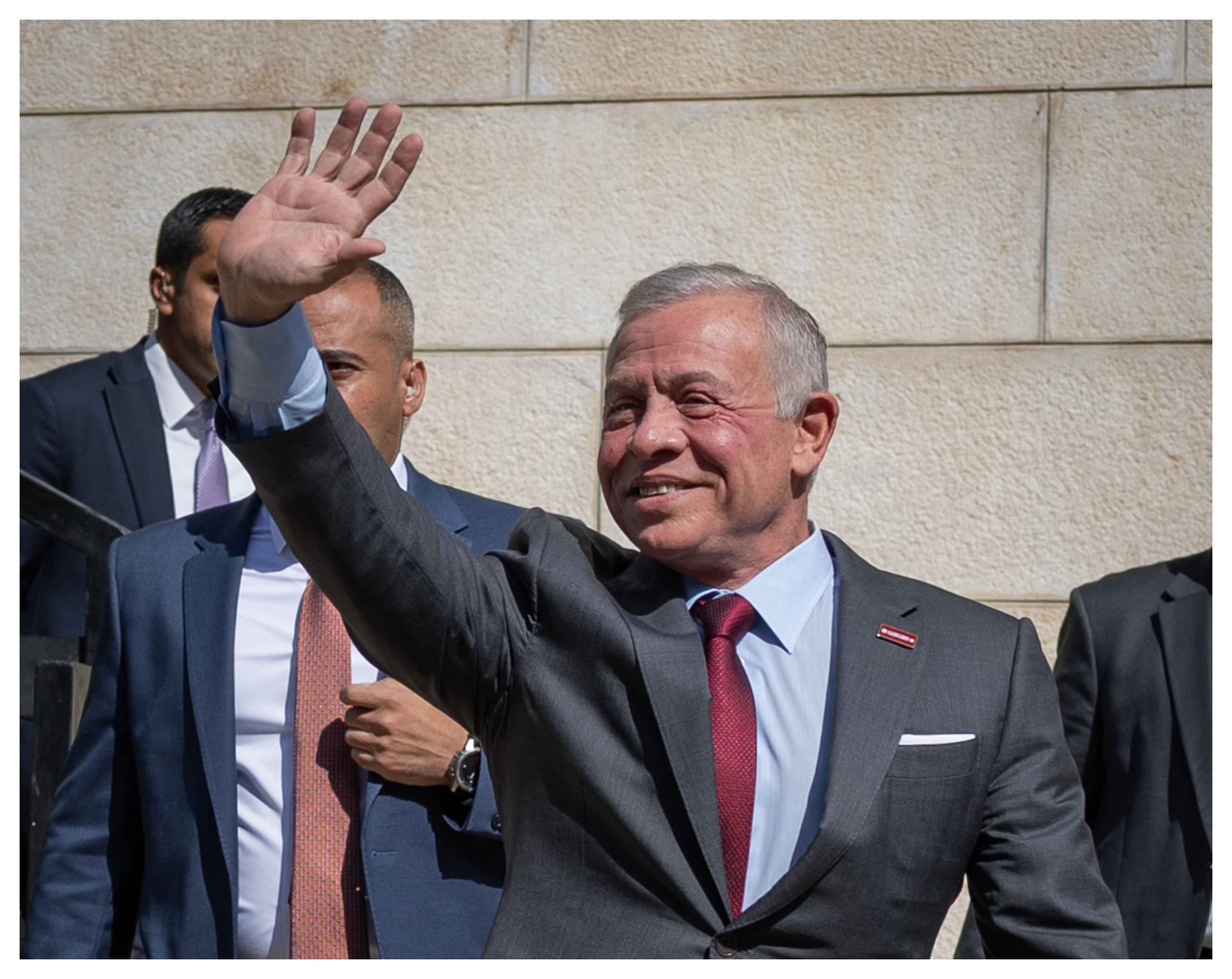 الملك يعرب عن تقديره للجهود المتواصلة للعاملين في القضاء 