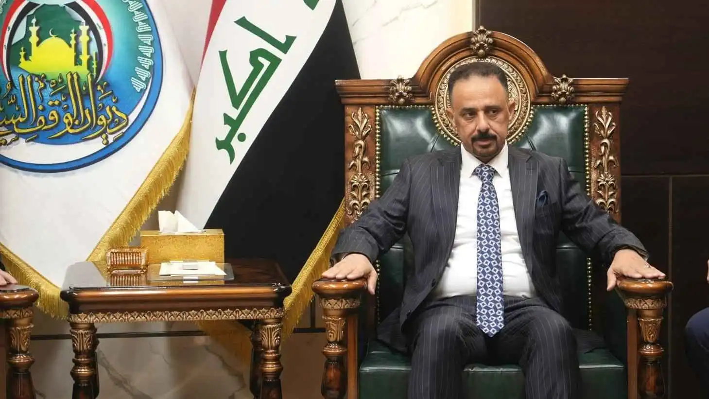 إغماء عامر الجنابي أثناء إلقاء كلمة بحفل مركزي ..  فيديو