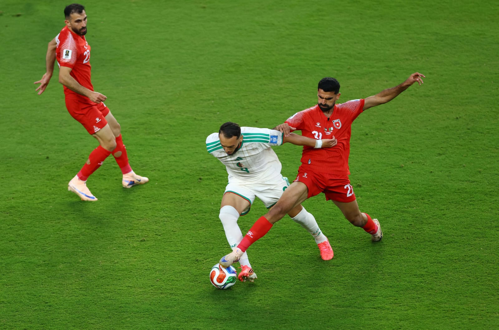 النشامى يخسر أمام الجزائر 1-2 في كأس العالم