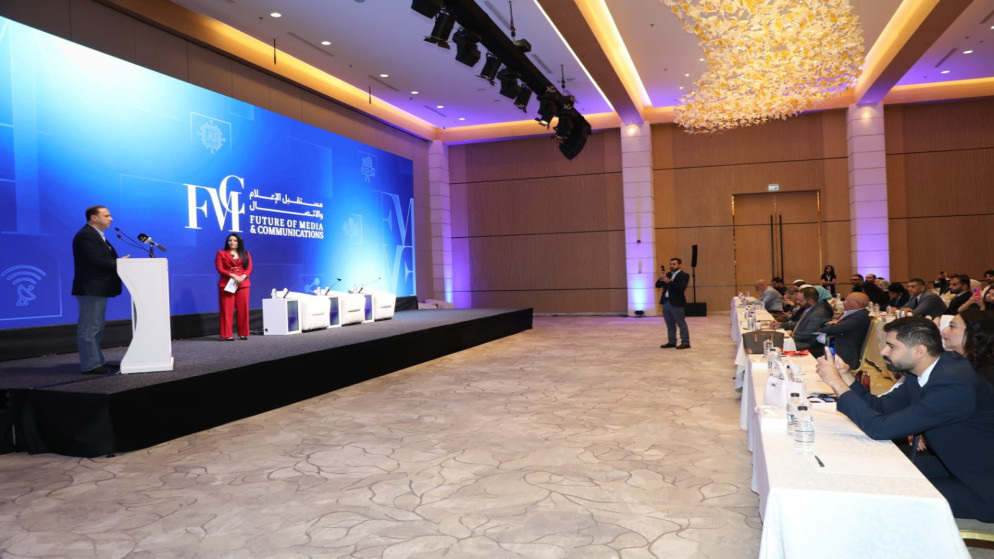 المومني: يترتب على الشباب مسؤولية التحقق من صحة الأخبار قبل نشرها