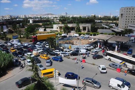 تونس ..  إضراب مفاجئ لسائقي نقل المحروقات يربك توزيع الوقود