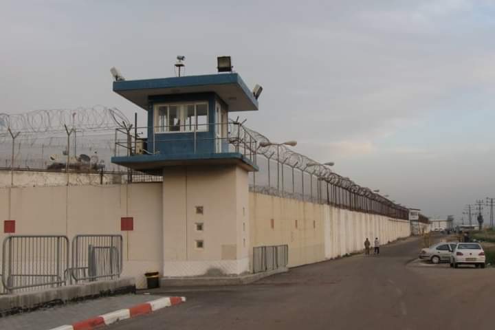 ظروف اعتقالية قاسية تعيشها الأسيرات الفلسطينيات بسجن الدامون