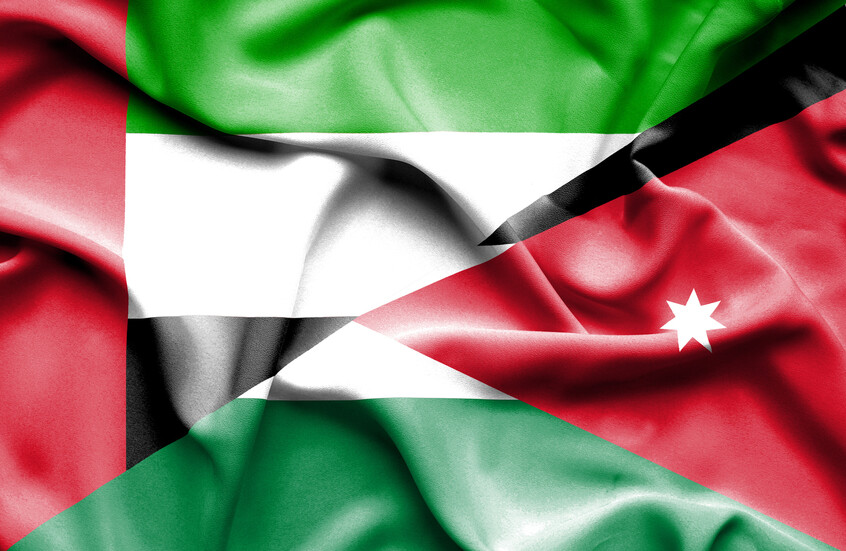 الصفدي ونظيره الإماراتي يبحثان جهود إنهاء التصعيد بالمنطقة