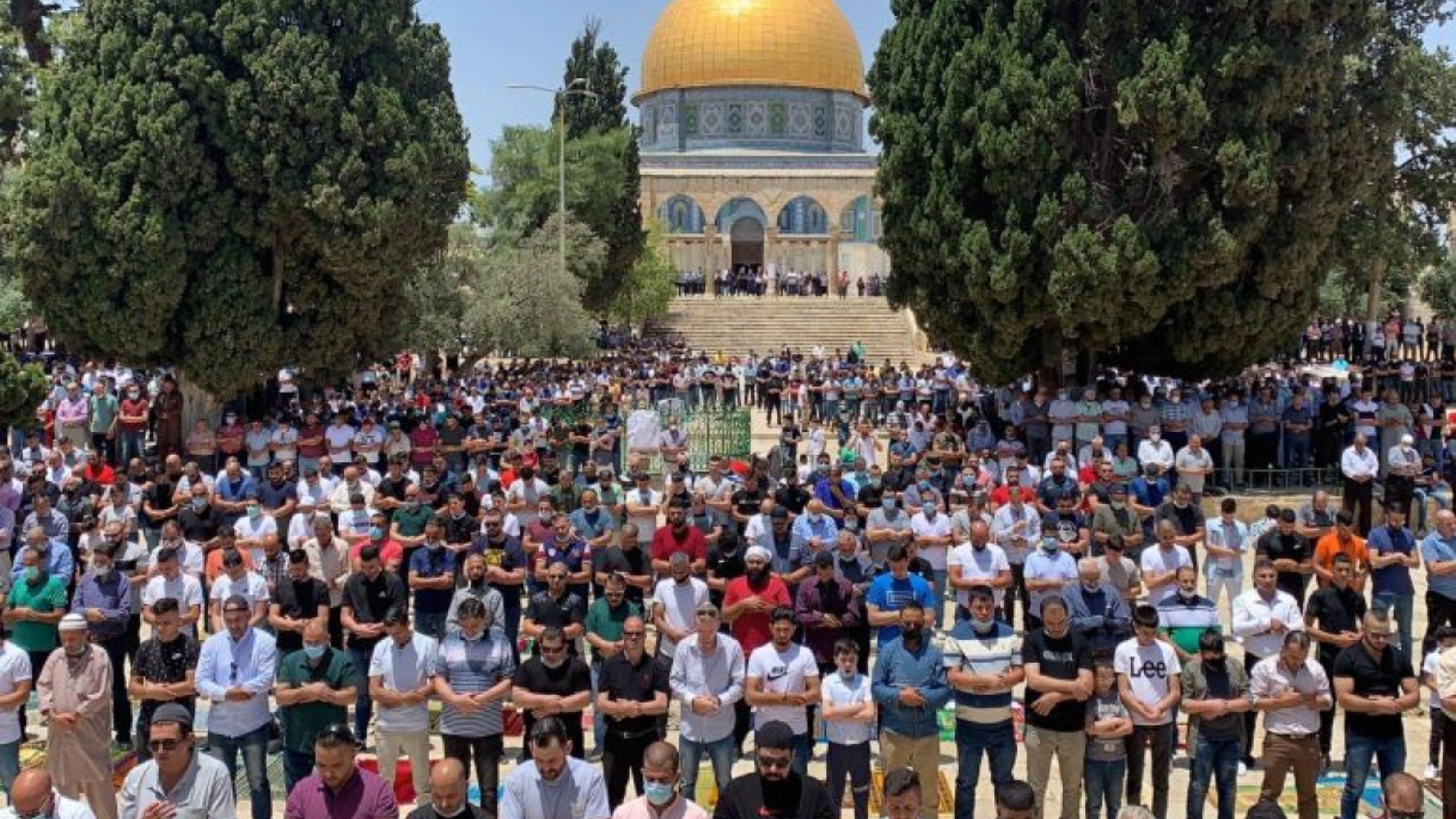 75 ألف مصلّ يؤدون صلاة الجمعة بالأقصى