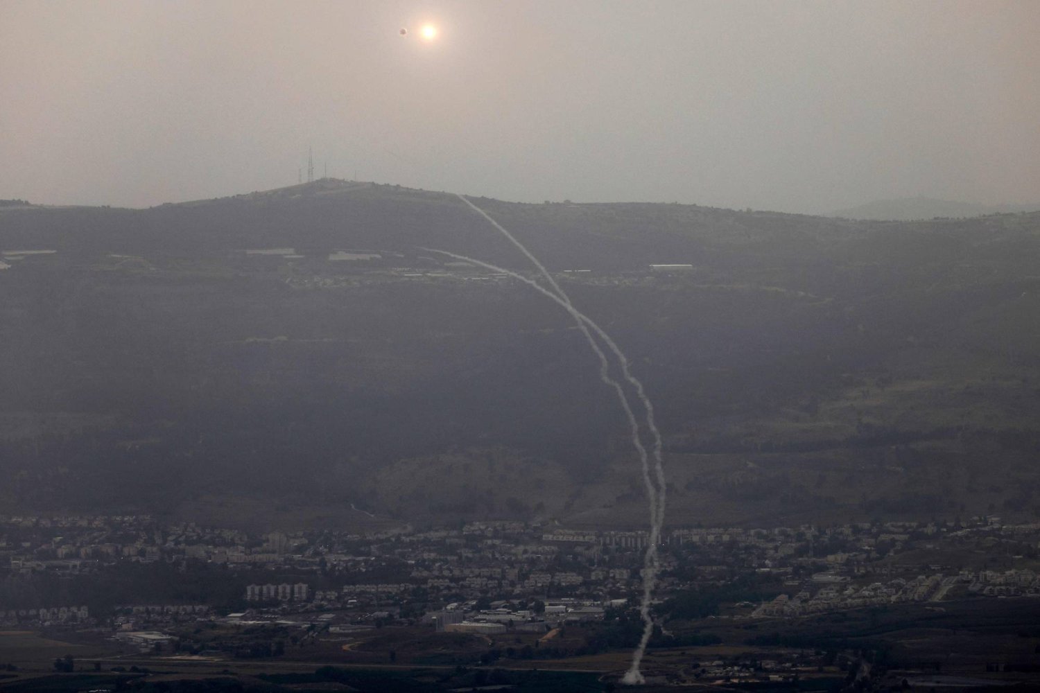 إطلاق 10 صواريخ من لبنان على شمال فلسطين المحتلة