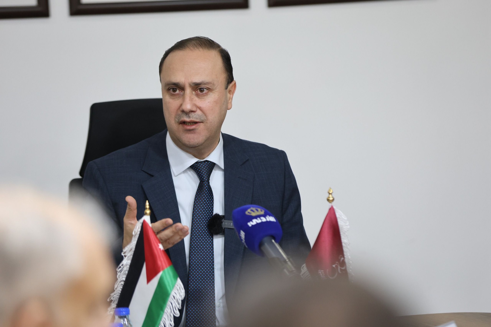 المومني: عطلة الثلاثة أيام قيد الدراسة وترتبط برقمنة الخدمات وتحسين الإنتاجية