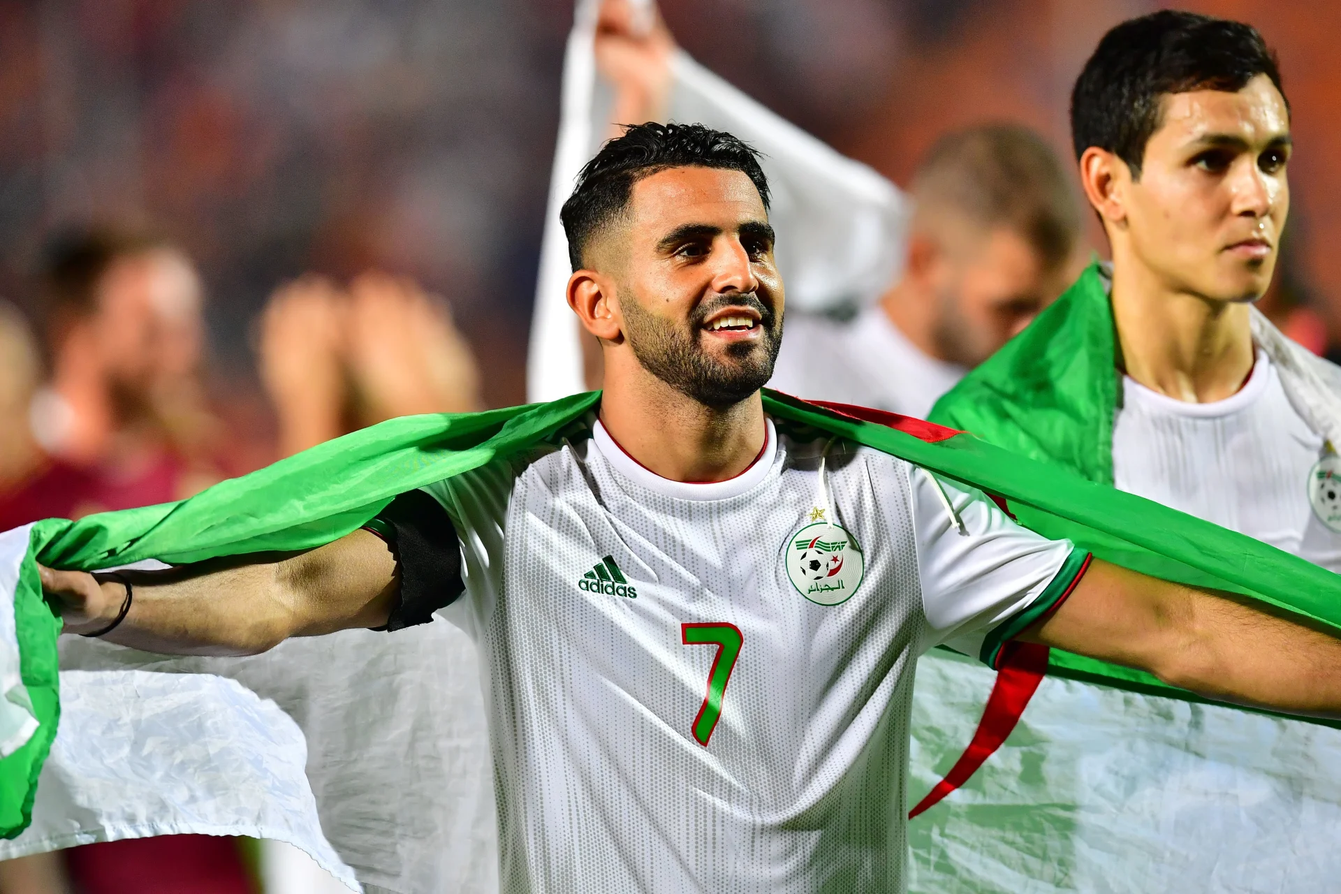 الأهلي السعودي يعلن رحيل الجزائري رياض محرز عن صفوفه