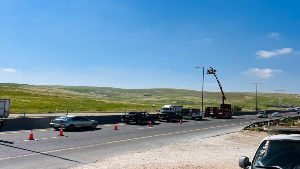 إطلاق مشروع لإنارة ممر عمّان التنموي باستخدام الطاقة الشمسية