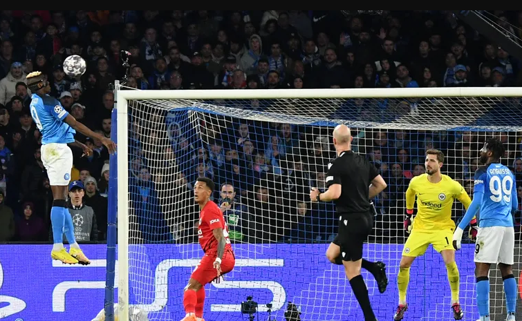 نابولي يحقق انجازا تاريخيا ويصعد لربع نهائي دوري أبطال أوروبا