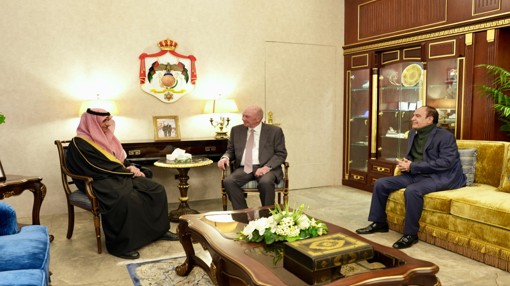 الفايز يلتقي السفير السعودي لدى المملكة 