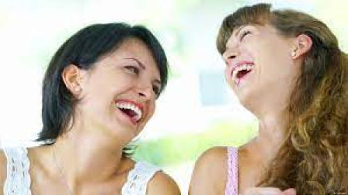 باحثة: الضحك له فوائد علاجية كبيرة