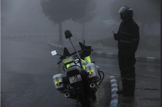 إدارة السير تحذر من الضباب وتدني الرؤية ببعض المناطق