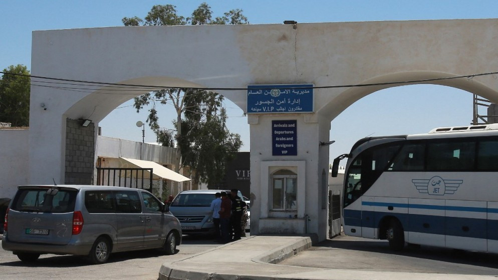 منع دخول وسفر 468 شخصاً عبر جسر الملك حسين