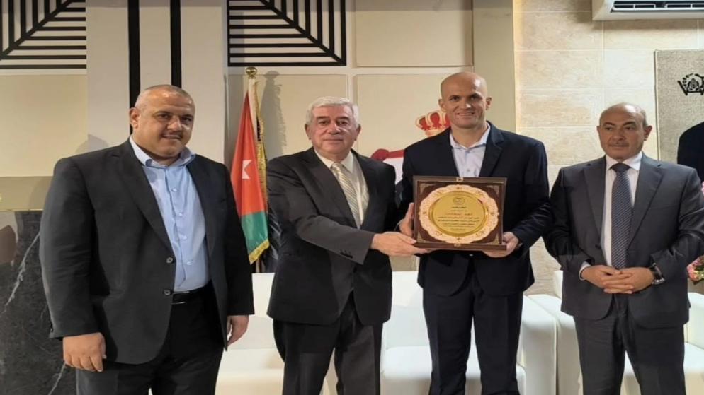 بلدية الرمثا تُكرم الحكم الدولي أدهم المخادمة وقدامى نجوم النادي