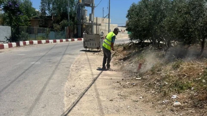 بلدية الوسطية ترفع 315 طنًا من النفايات خلال العيد