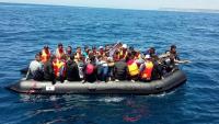 إنقاذ 27 مهاجرًا غير شرعي غرق زورقهم شمال لبنان