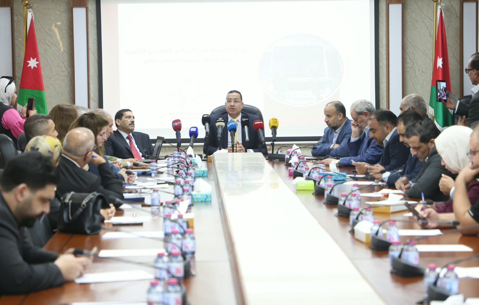 الإدارية النيابية تبحث دور الأكاديمية الأردنية في بناء القدرات الحكومية